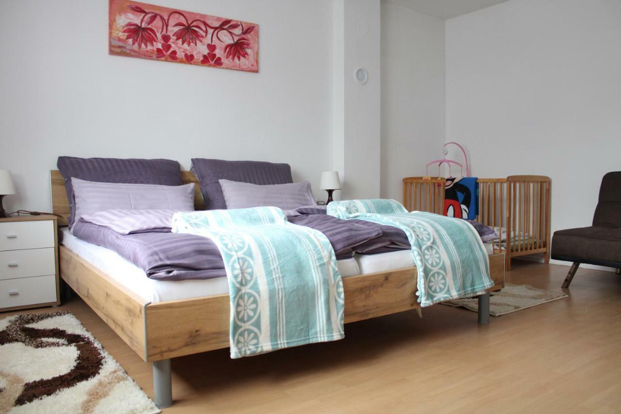Holiday House Huszar พาร์นดอร์ฟ ภายนอก รูปภาพ