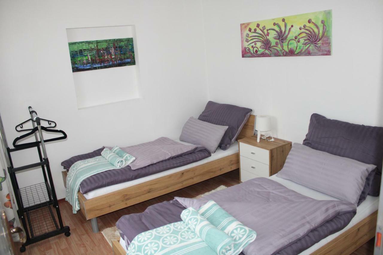 Holiday House Huszar พาร์นดอร์ฟ ภายนอก รูปภาพ